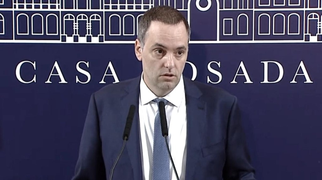 Manuel Adorni: Del micrófono de Radio Rivadavia a las grandes ligas de la&nbsp;política