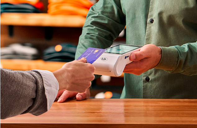 El Gobierno prepara nuevas medidas para pagos y cuotas en dólares con&nbsp;tarjeta