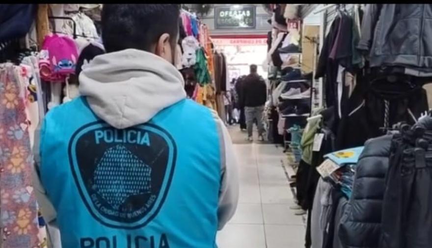 Buscaban un celular robado y encontraron 137 en una galería de&nbsp;Once