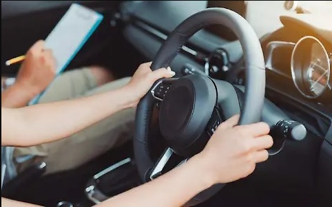 Aprendía a conducir: un chico de 16 años atropelló a un&nbsp;ciclista