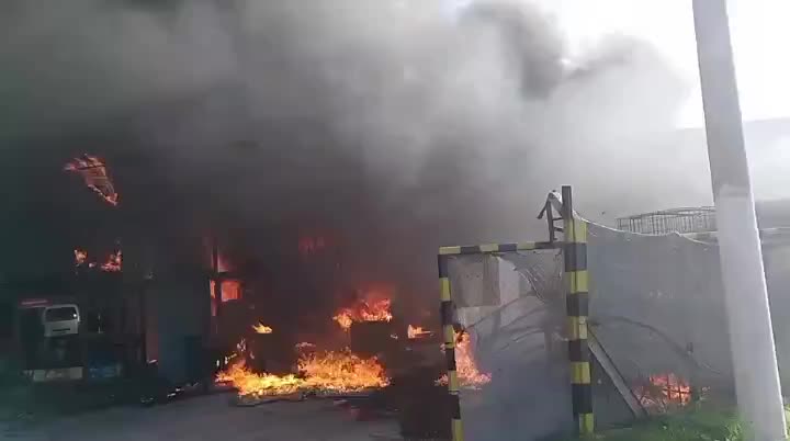 Floresta: los Bomberos extinguieron el fuego en una&nbsp;fábrica
