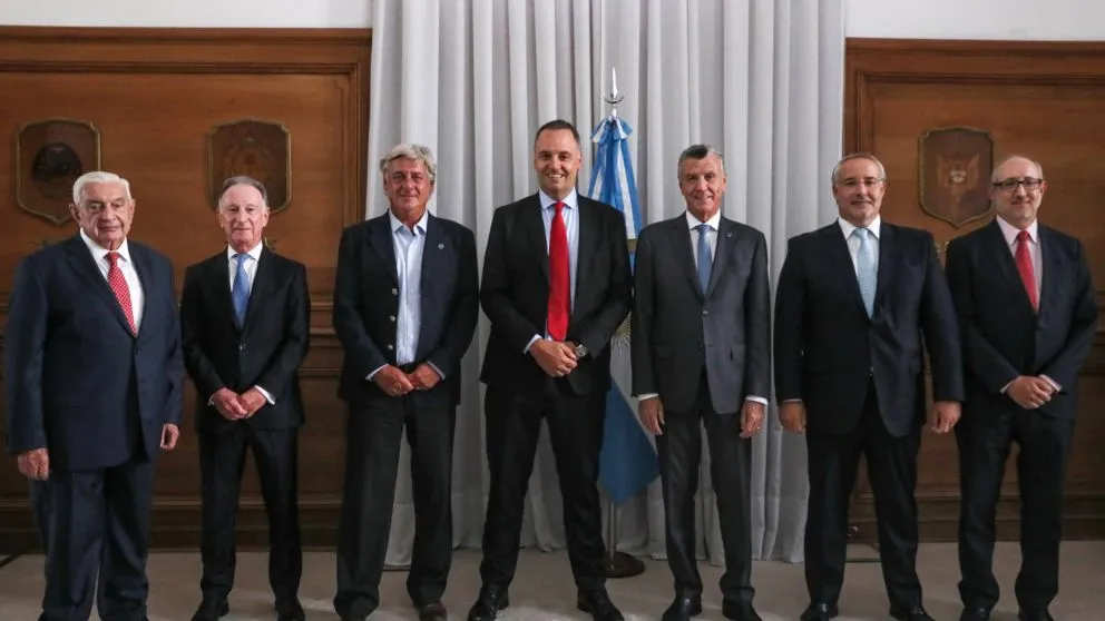 Empresarios respaldaron la reforma laboral y reclamaron alivio impositivo en reunión con Adorni