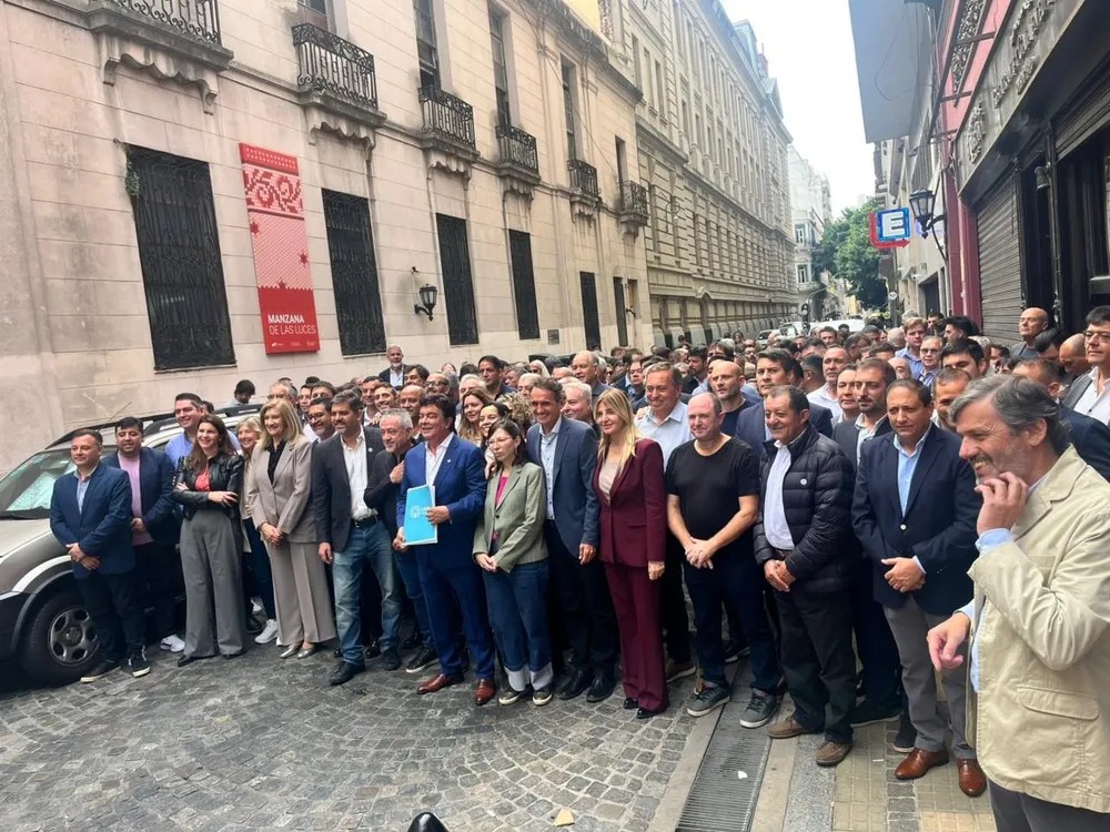 Intendentes marchan a Capital Humano por fondos del Servicio Alimentario&nbsp;Escolar