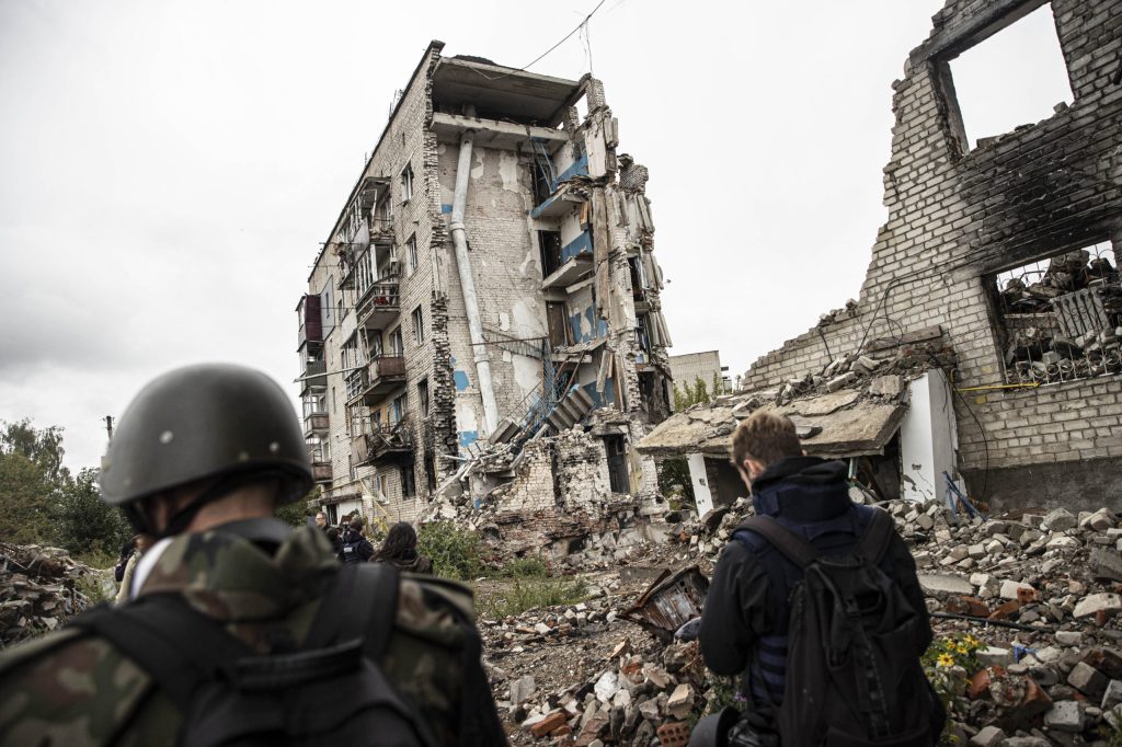 Qué es un crimen de guerra y cuándo se configura en un conflicto&nbsp;armado