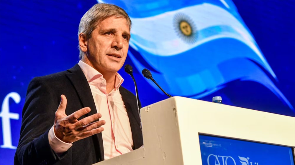 Caputo celebró el superávit comercial y destacó el récord de exportaciones