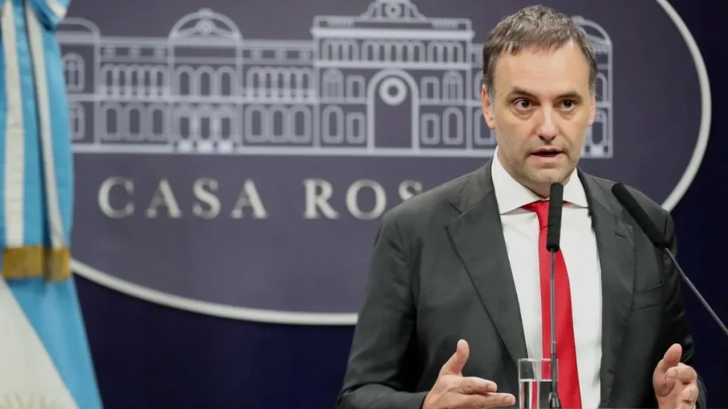 La fiscalía pedirá a Manuel Adorni que justifique el origen de sus&nbsp;bienes