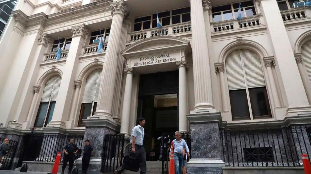 El mercado actualiza sus pronósticos sobre inflación, dólar y actividad económica