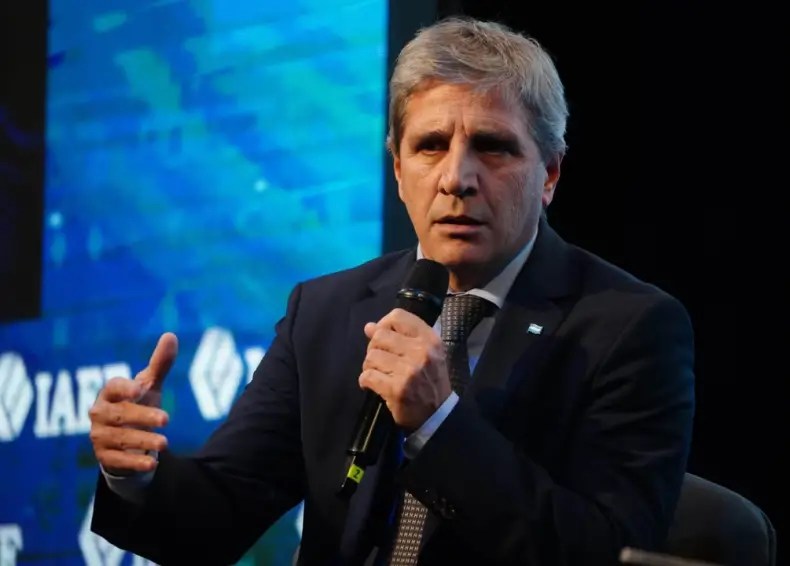 Caputo anticipó una nueva iniciativa de Inocencia Fiscal y aseguró que la deuda está&nbsp;cubierta