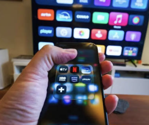 Los hispanos ven antes que nadie los estrenos en plataformas y Nielsen lo confirma con números