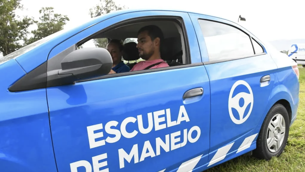 Los 4 mil cupos de la Escuela de Manejo se agotaron en tres horas: «La mejor forma de ayudar es enseñar»
