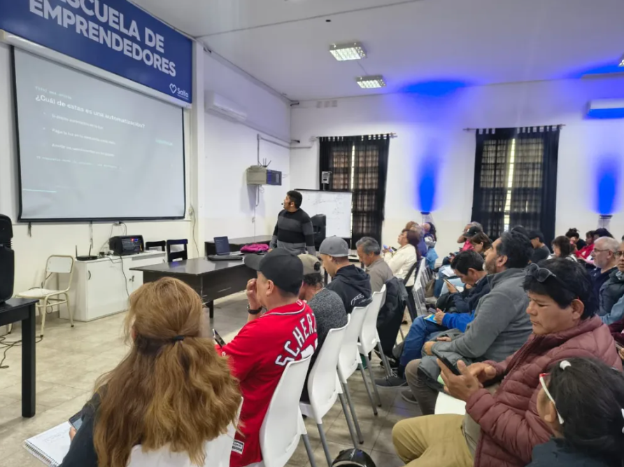 Gestión Durand: Más de 200 salteños finalizaron una capacitación sobre inteligencia artificial en la Escuela de Emprendedores